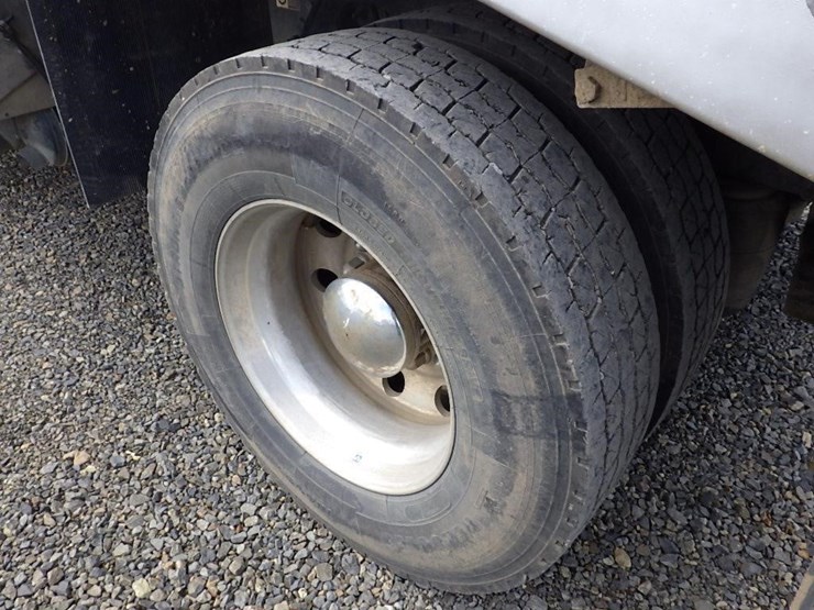 2010-peterbilt-337-image-23