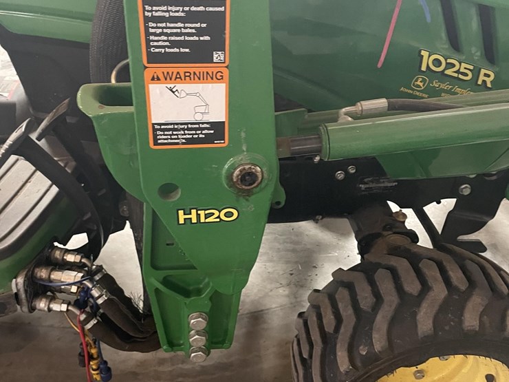 2017-john-deere-1025r-image-11
