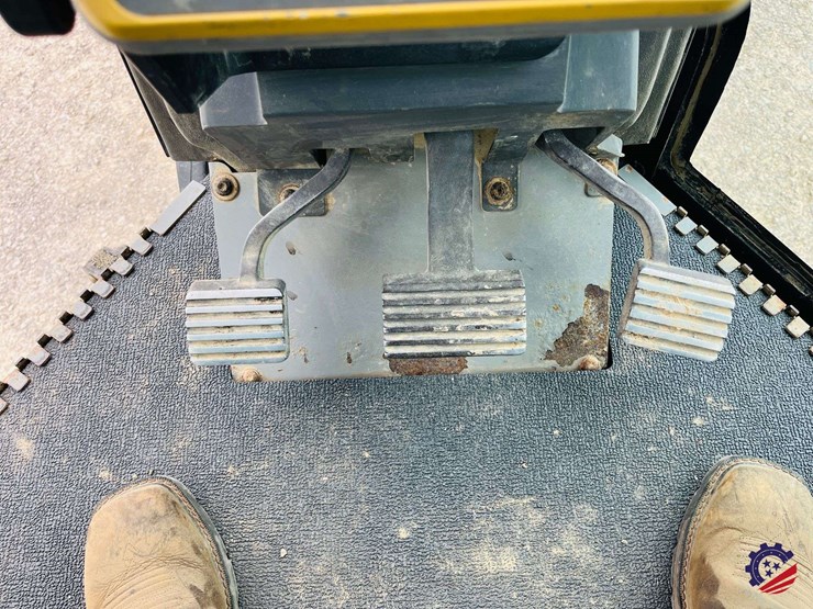 2010-caterpillar-120m-image-148