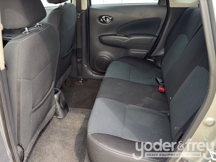 2015-nissan-versa-image-14