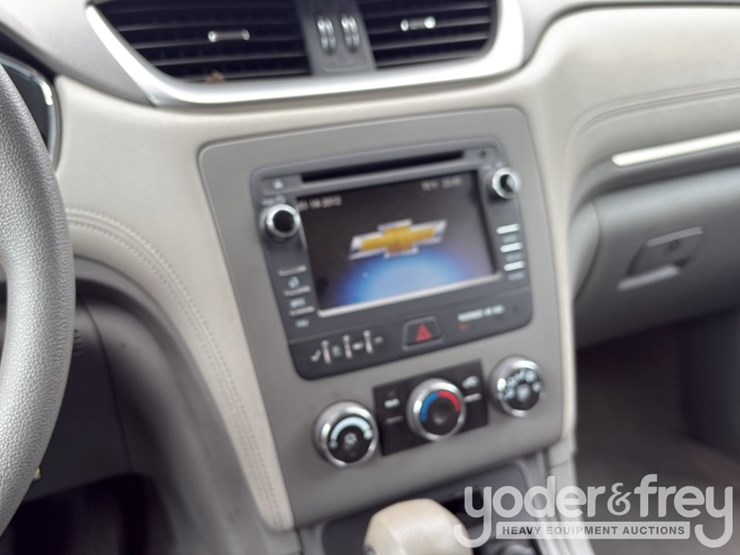 2014-chevrolet-traverse-image-24