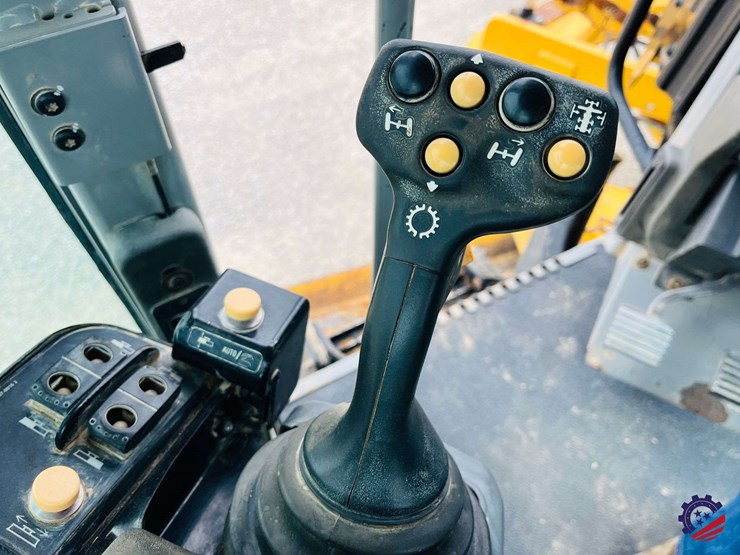 2010-caterpillar-120m-image-142