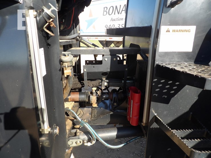 new-holland-t9040-image-9