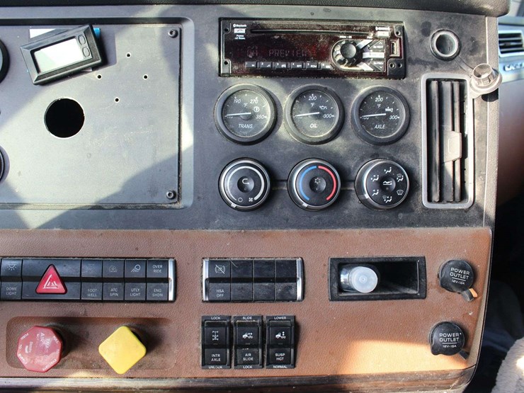 2018-freightliner-cascadia-126-image-63