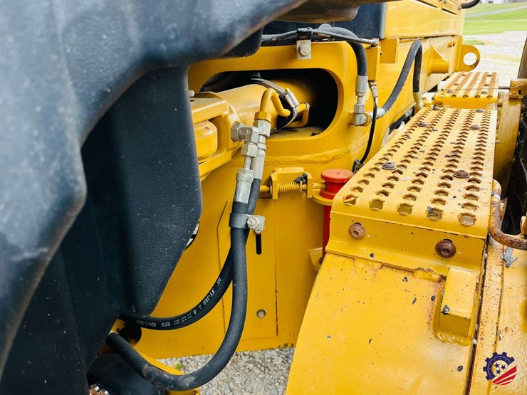 2010-caterpillar-120m-image-123