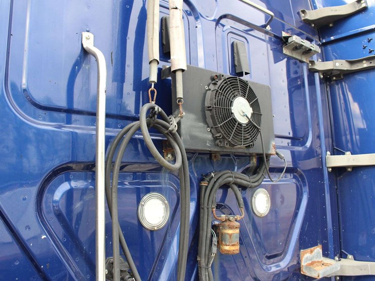 2018-freightliner-cascadia-126-image-41