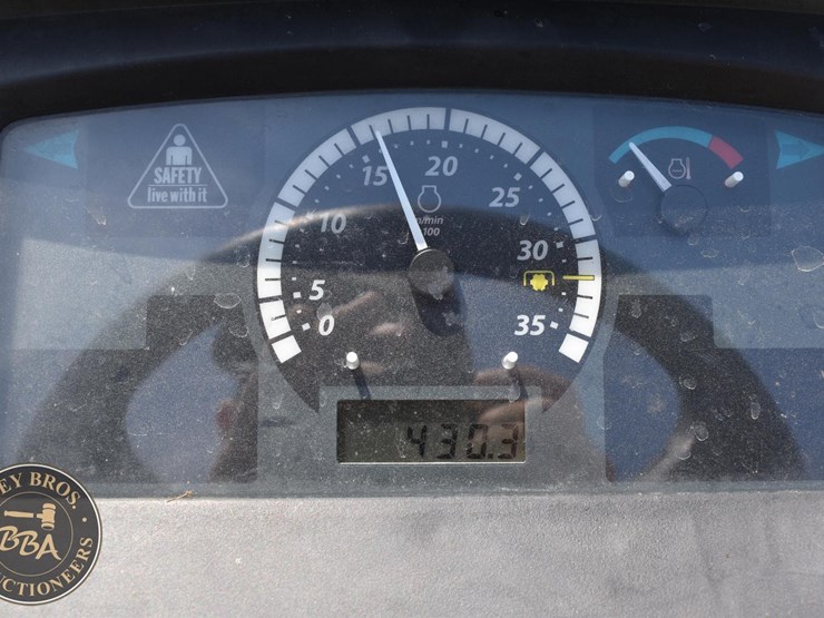 2017-john-deere-1025r-image-34