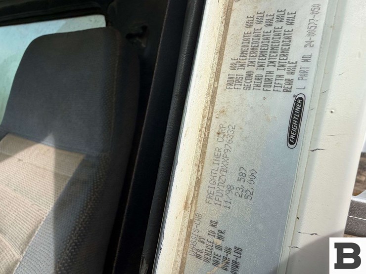 freightliner-tank-truck---non-running-truck-image-4