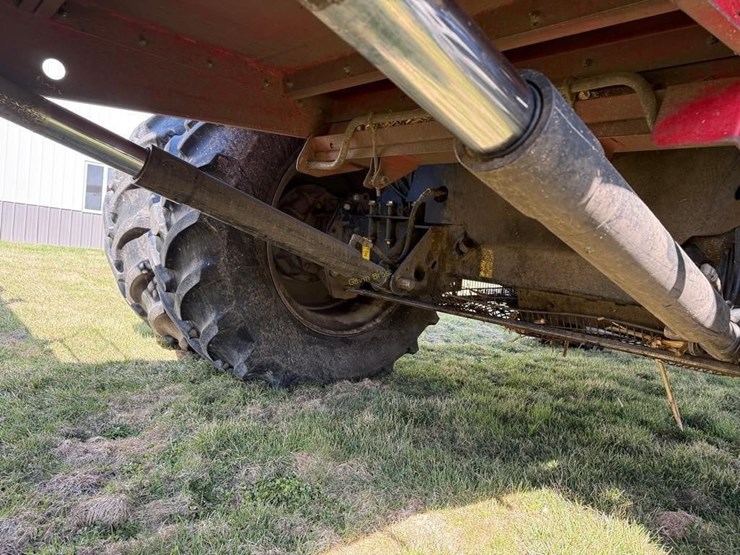 2014-case-ih-8230-image-41