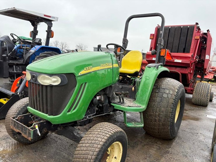 john-deere-4320-image-1