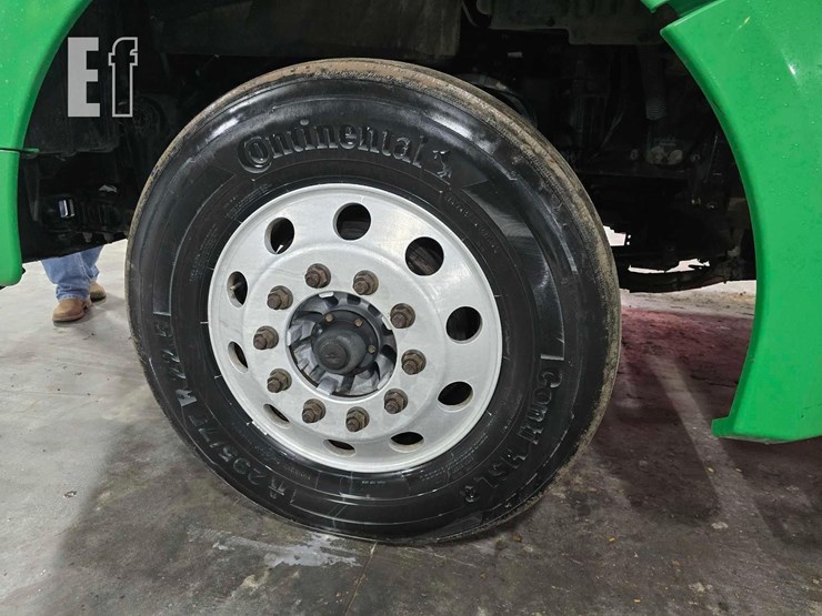 2016-kenworth-t880-image-22