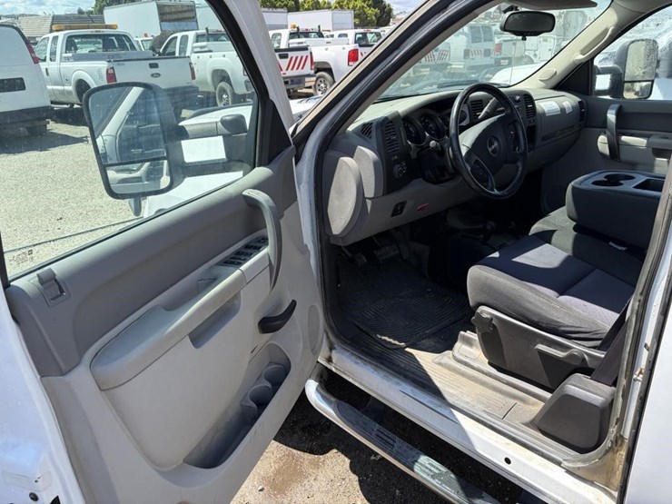 2012-gmc-sierra-2500-image-12