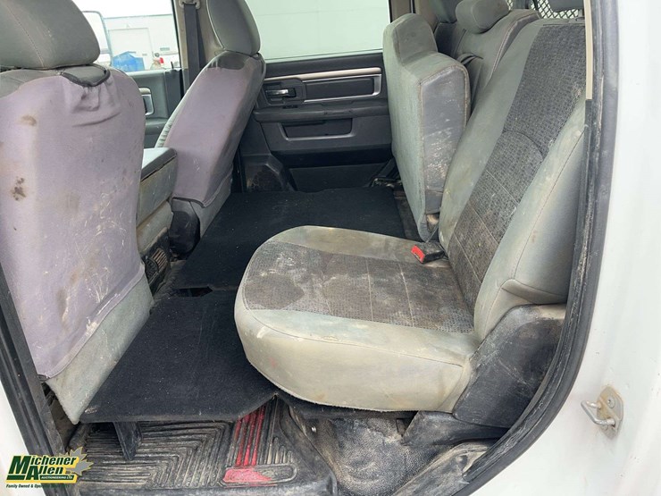 2015-dodge-3500-image-18