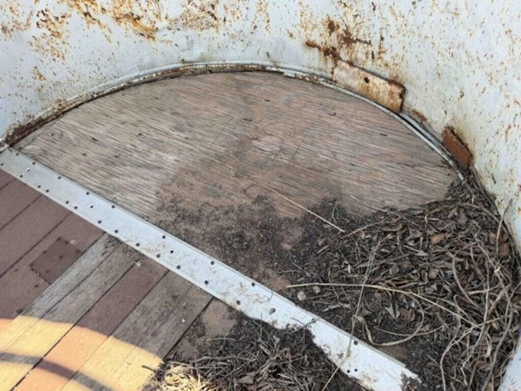 bumper-pull-livestock-trailer-image-7