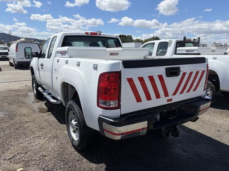 2012-gmc-sierra-2500-image-4