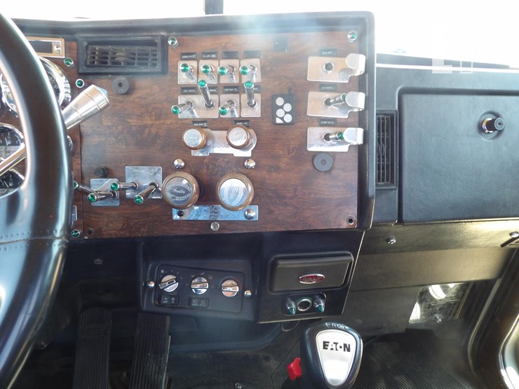 1997-peterbilt-379exhd-image-29