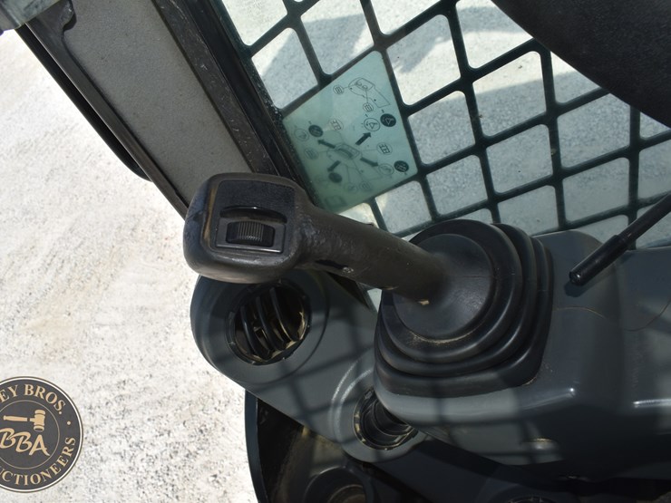 2017-caterpillar-259d-image-45