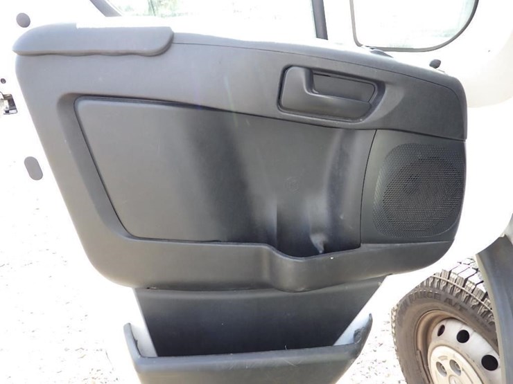 2018-dodge-3500-image-23