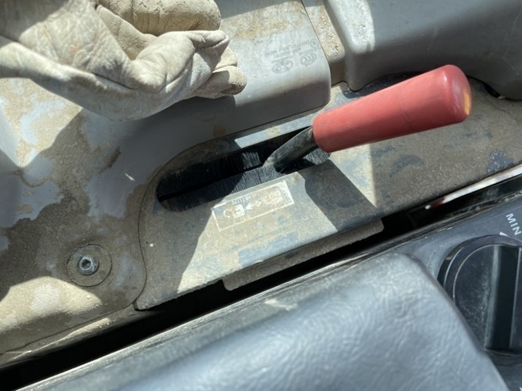 2013-komatsu-d65ex-17-image-34