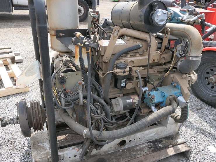 2000-john-deere-4045t-image-1