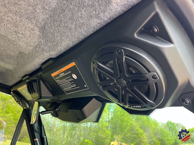 2026-can-am-defender-limited-hd11-triple-image-84