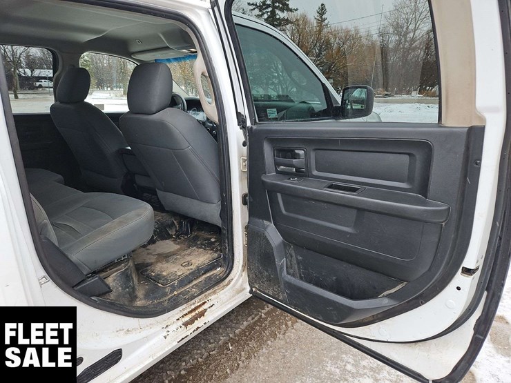 2019-ram-1500-classic-image-22