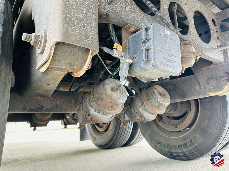 2015-vanguard-53-ft-image-25