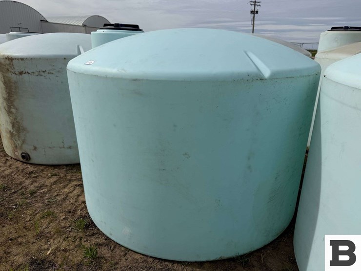 1550-gallon-round-poly-fertilizer-tank-image-3