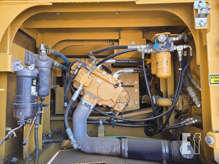 2017-caterpillar-326fl-image-24