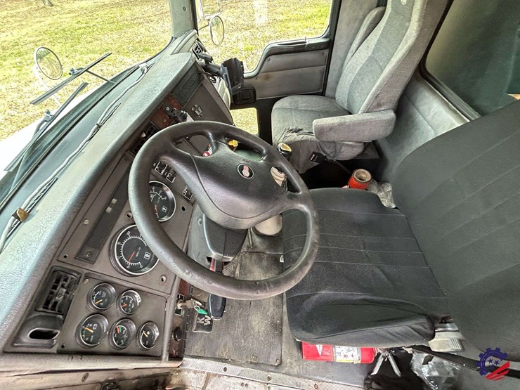 2005-kenworth-t300-image-68