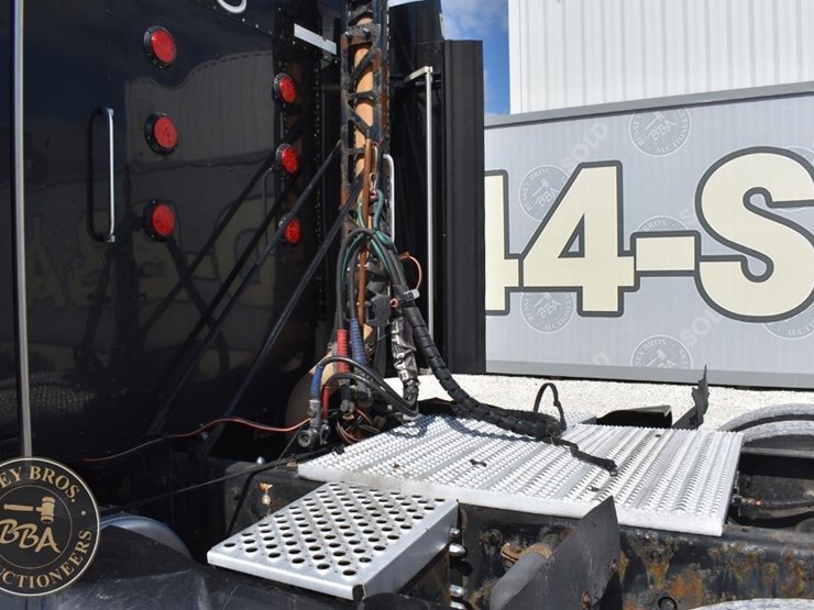 2013-kenworth-t660-image-16