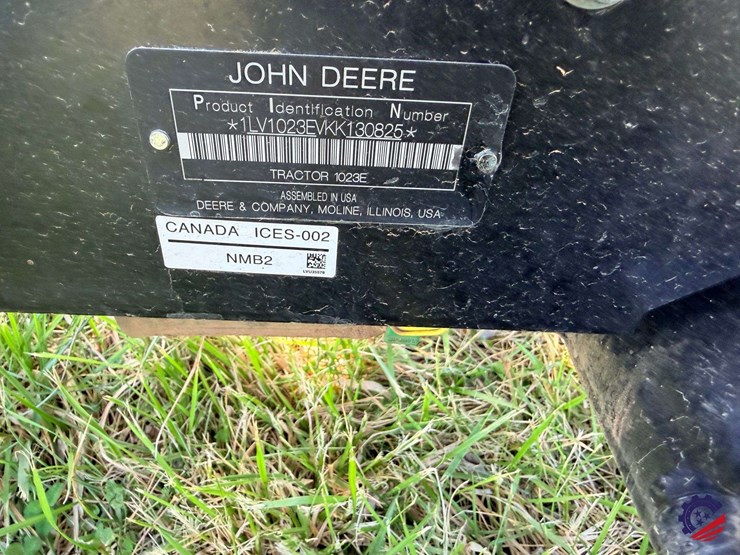 2025-john-deere-1023e-image-34