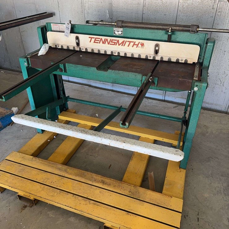 Tennsmith 4 ft x 16 ga foot-squaring shear
