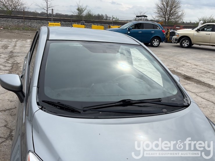 2015-nissan-versa-image-29