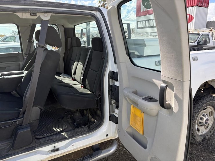 2012-gmc-sierra-2500-image-12