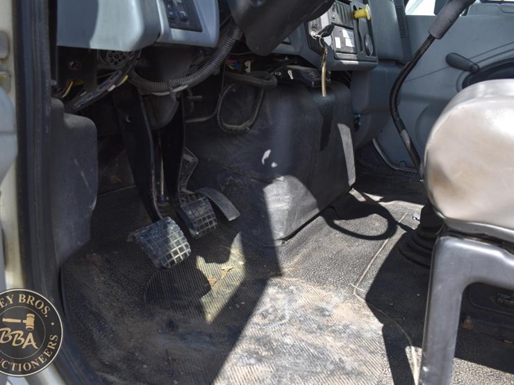 2005-international-durastar-4300-image-37