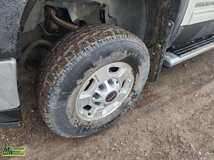 2011-gmc-sierra-2500hd-image-12