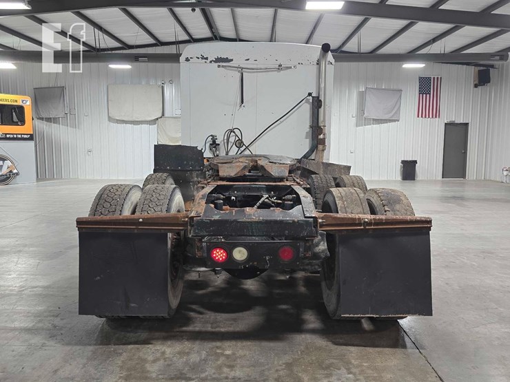 2004-mack-vision-cx613-image-8