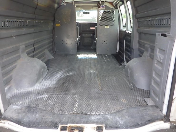 2003-chevrolet-3500-image-9