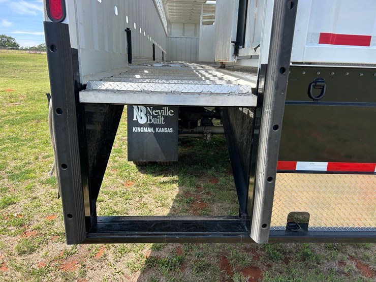 2013-neville-trailer-image-16