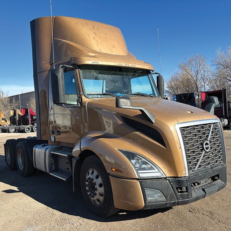 2022 VOLVO VNL300