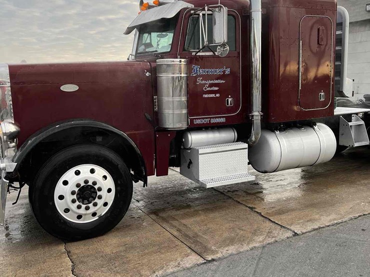 2000-peterbilt-379-image-1