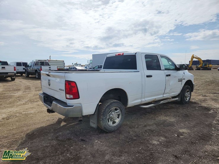 2013-dodge-2500-image-3