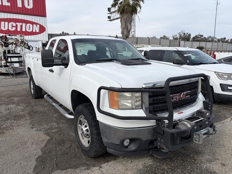 2012-gmc-sierra-2500-image-2