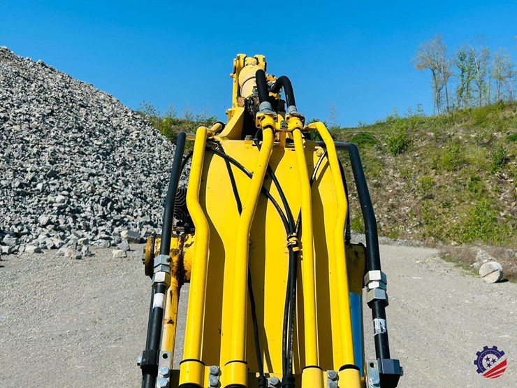 2015-komatsu-pc210-lc-image-24