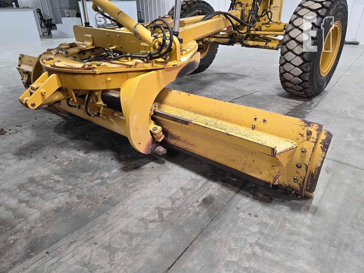 2012-caterpillar-140m2-image-11