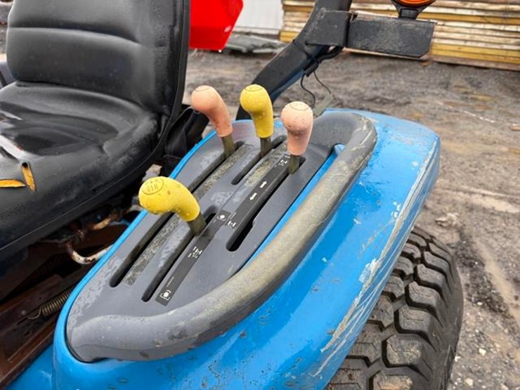 new-holland-tc25d-image-12