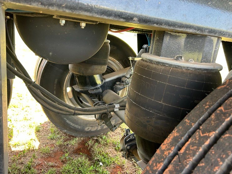 2013-neville-trailer-image-12