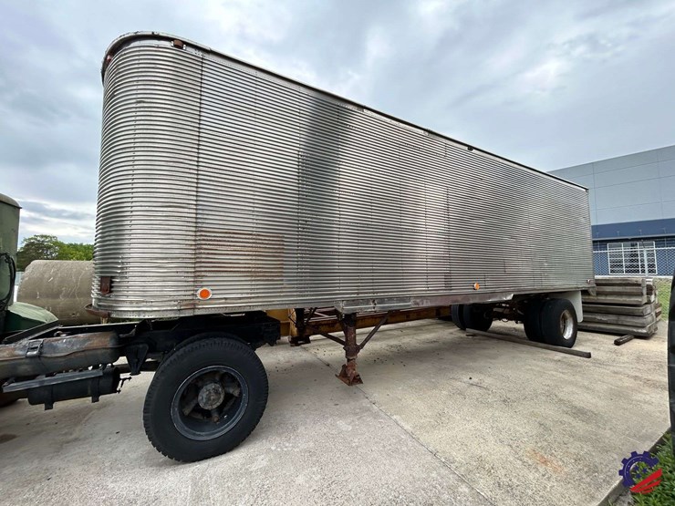 antique-bullnose-28ft-s/a-pup-trailer-image-5