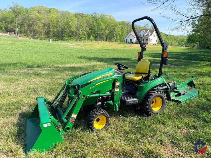 2025-john-deere-1023e-image-1